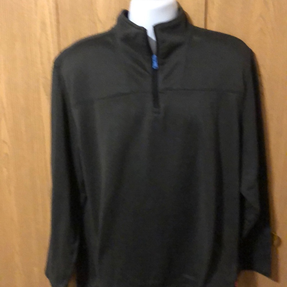 Izod men’s pullover sweatshirt in EUC. 1/2 zip